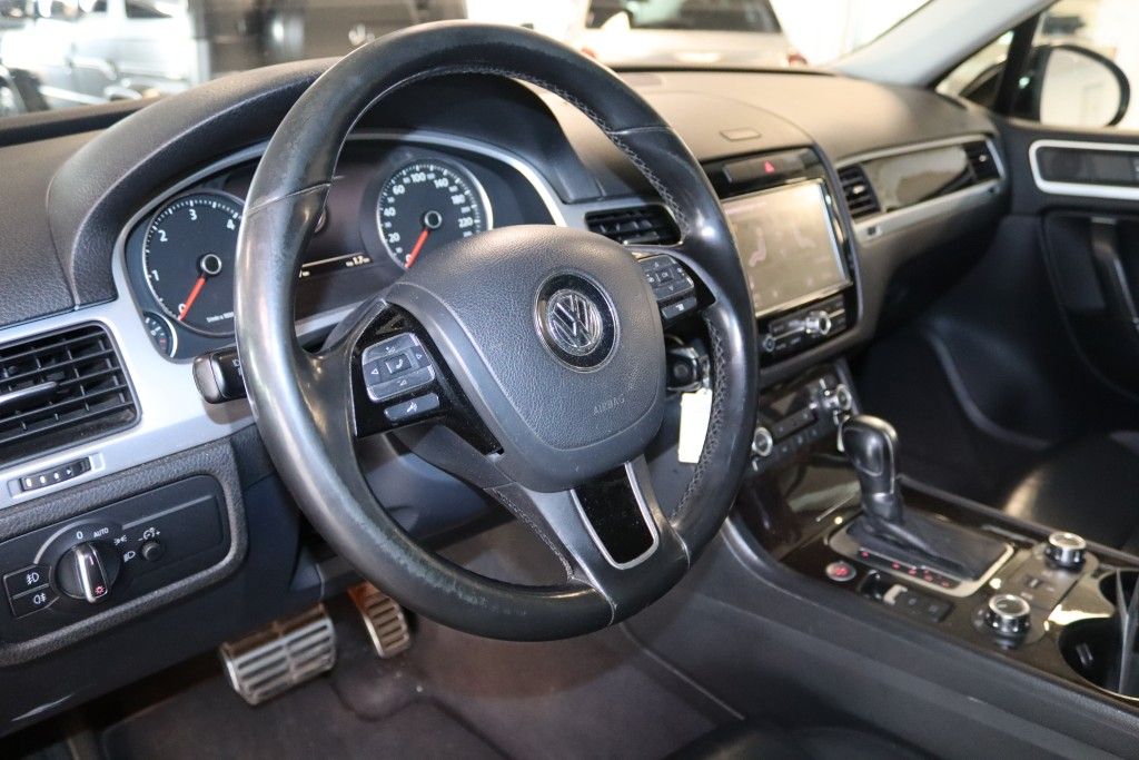 Fahrzeugabbildung Volkswagen Touareg 4.2 TDI V8 4M Luft-Xenon-Navi-STDHZ-AHK-