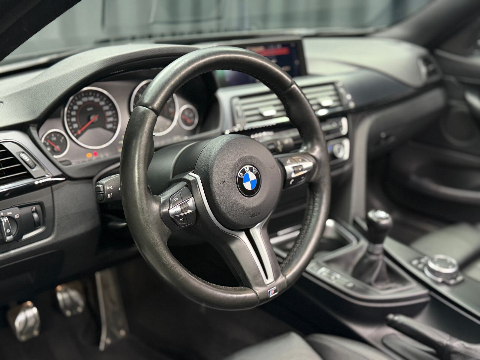 Fahrzeugabbildung BMW 435 i Coupe|SCHALTER|M-Performance|HIFI|LEDER