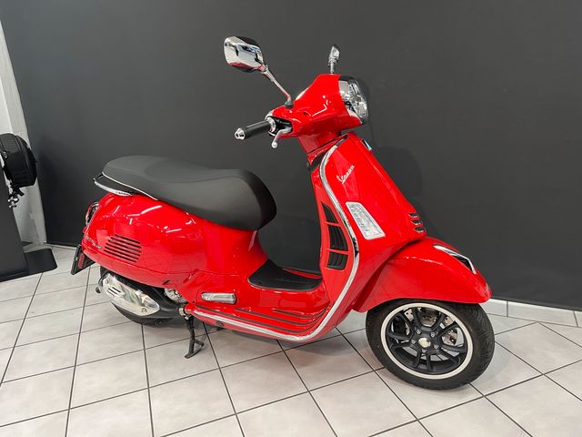 Vespa GTS 300 SUPER vom Vespa Vertragshändler