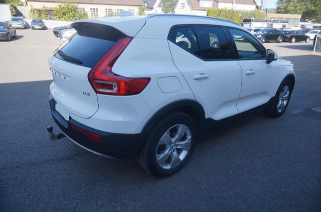 Volvo XC40 Momentum*AUT*AHK*NAVi*ACC*LEDER*KAMERA*SPUR