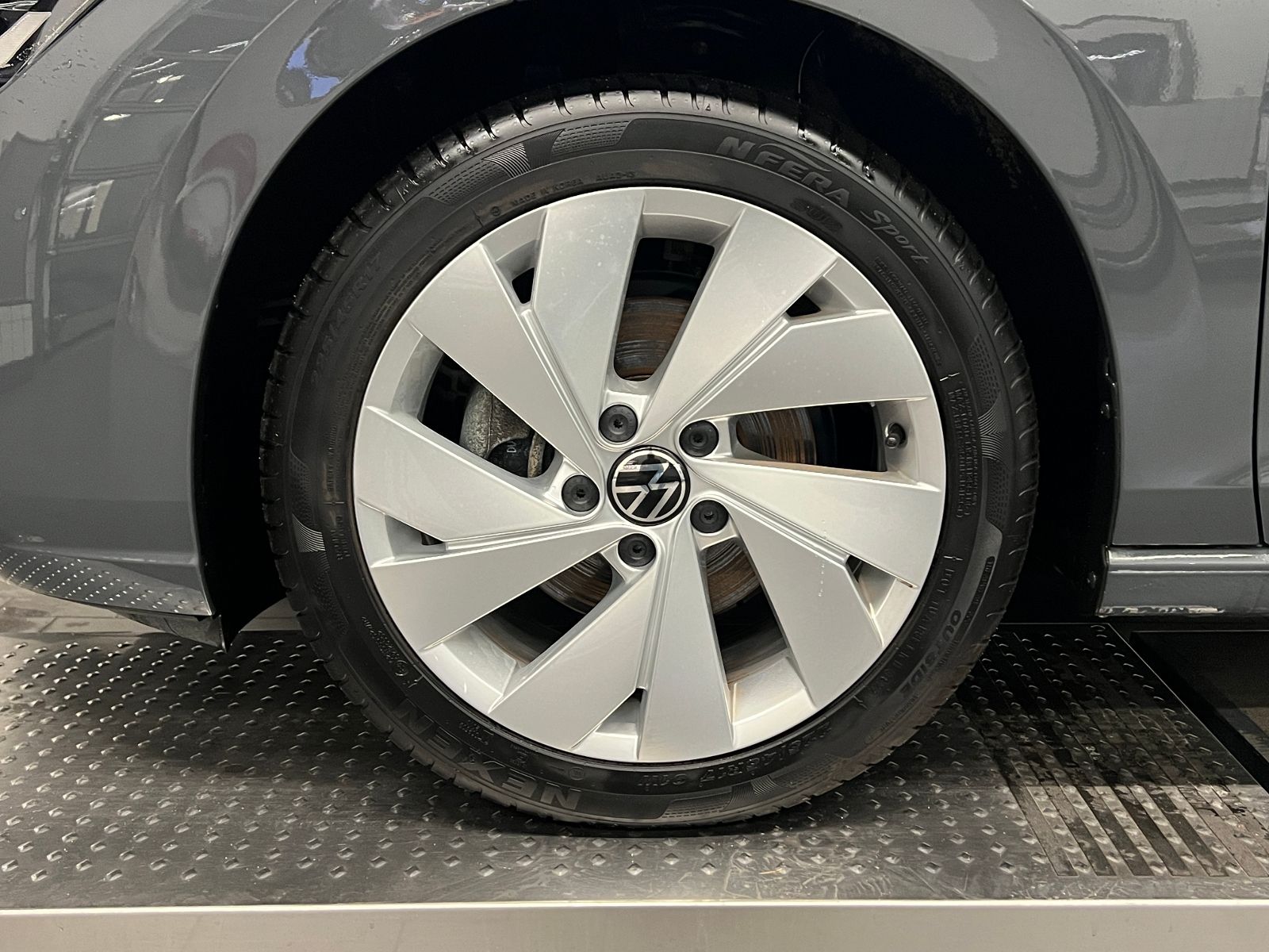 Fahrzeugabbildung Volkswagen Golf VIII Variant ACTIVE 1.5 eTSI DSG *AHK, LED,