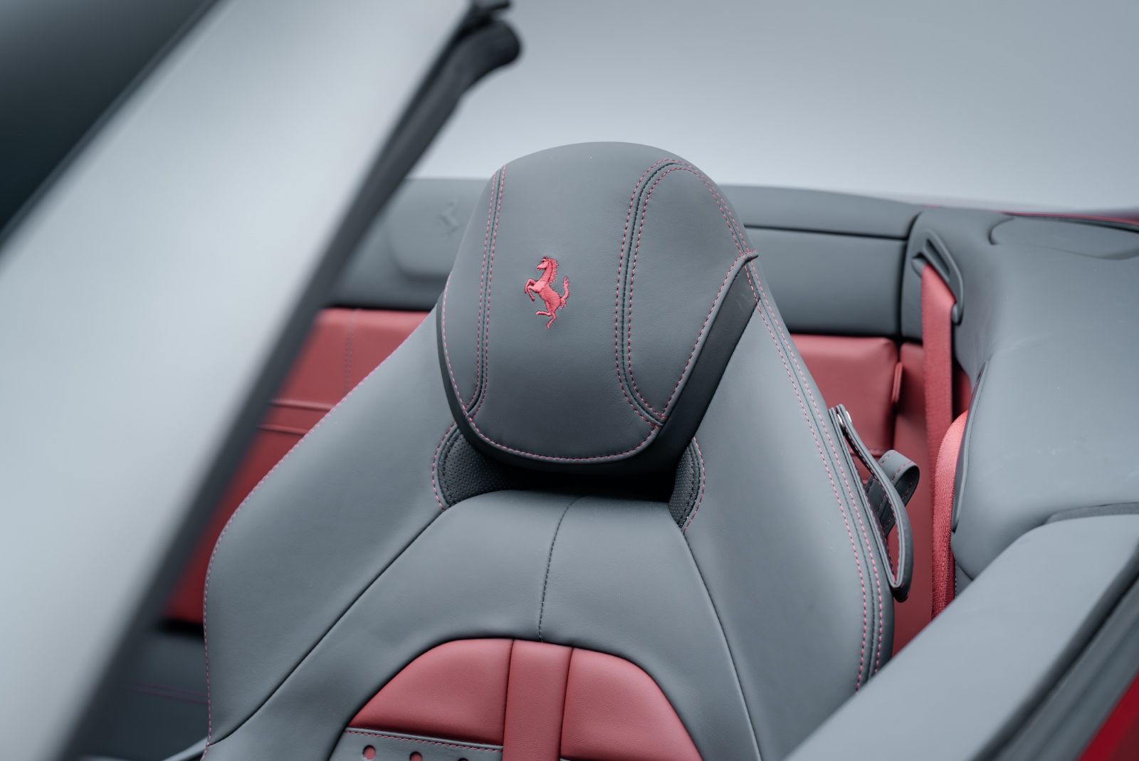 Fahrzeugabbildung Ferrari California T ATELIER/SPECIAL COLOUR/WENIG KM