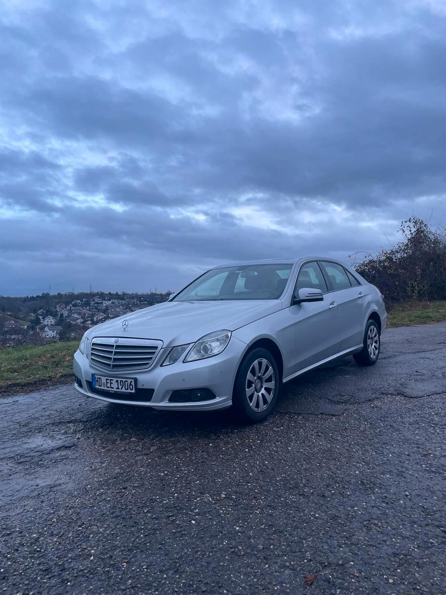 Mercedes-Benz E 220 CDI BlueEFFICIENCY Standard