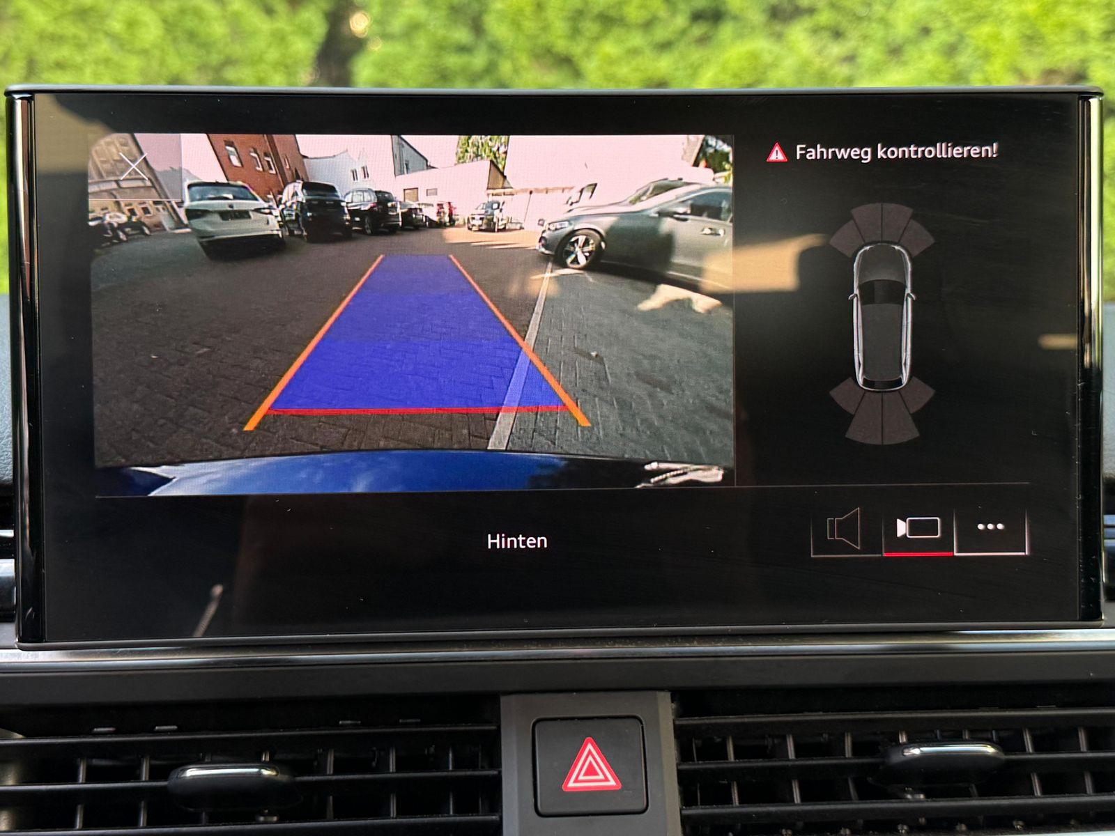 Fahrzeugabbildung Audi A4 Avant 40 TDI S-tr. S Line LED+NAV+KAM+SHZ+MFL