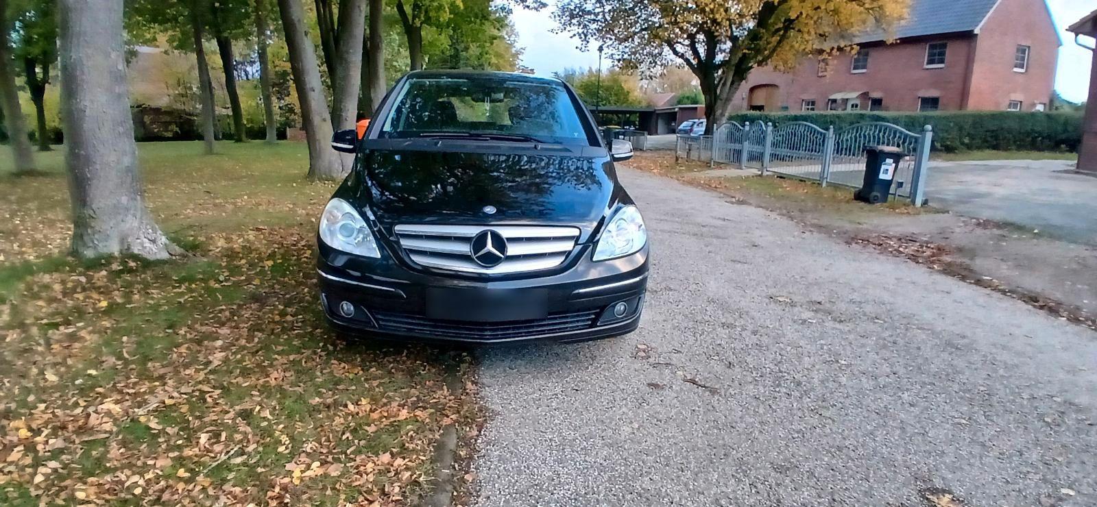 Mercedes-Benz B 180