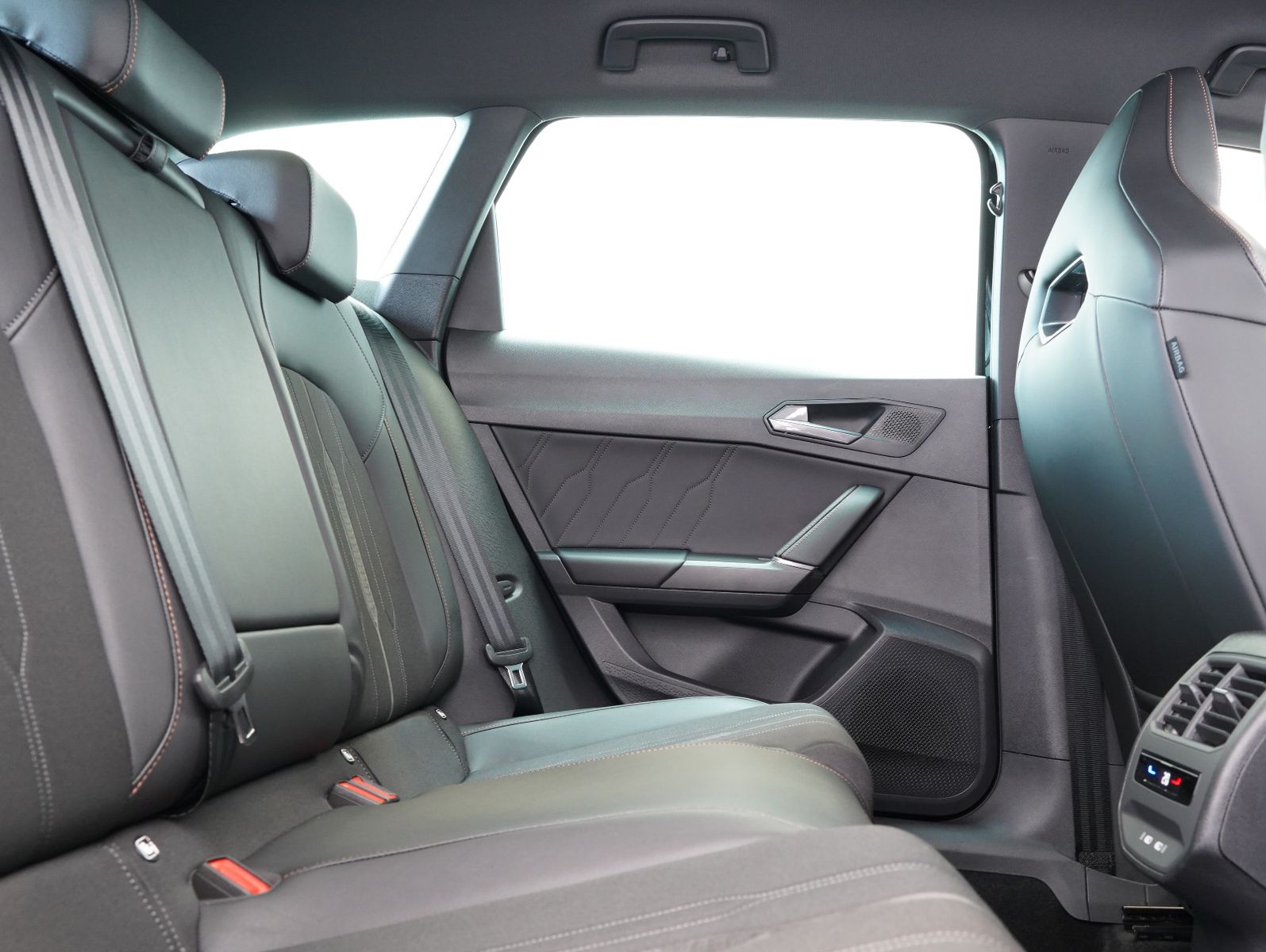 Fahrzeugabbildung CUPRA Leon Sportstourer VZ 2.0 TSI DSG 4Drive