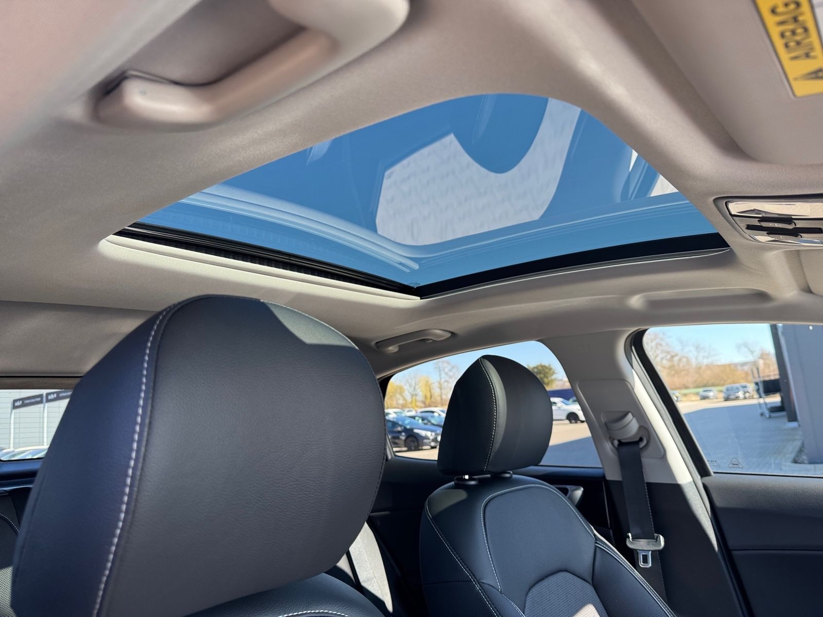 Fahrzeugabbildung Kia XCEED 1.5T 140 DCT7 PLATINUM GLAS
