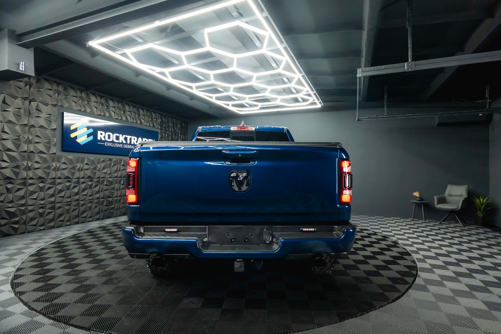 Fahrzeugabbildung Dodge RAM 5.7 V8 HEMI 4x4 OFFROAD Night Limited 19%