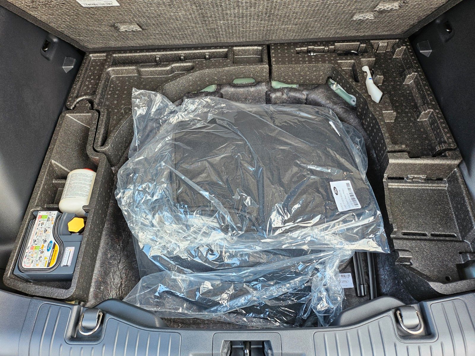 Fahrzeugabbildung Ford Kuga Hybrid Titanium