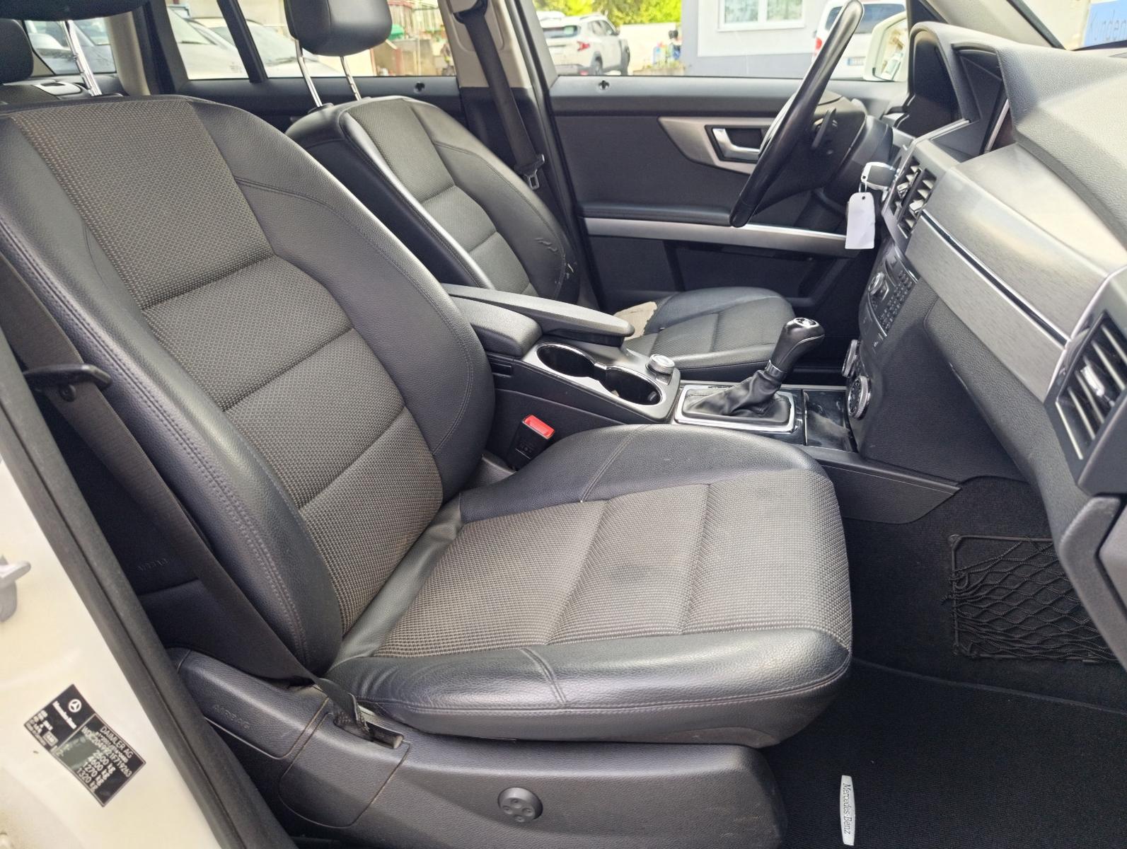 Mercedes-Benz GLK350 2011 — photo 12