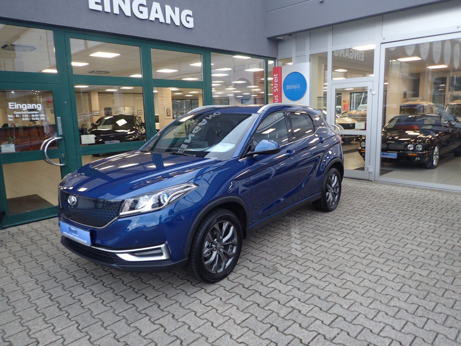 Fahrzeugabbildung Seres 3