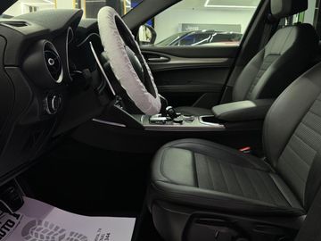 Alfa-Romeo Stelvio - 11
