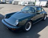 Porsche 911 Carrera 3,2 in Tannengrün metallic - Porsche aus 1989: 911 Carrera
