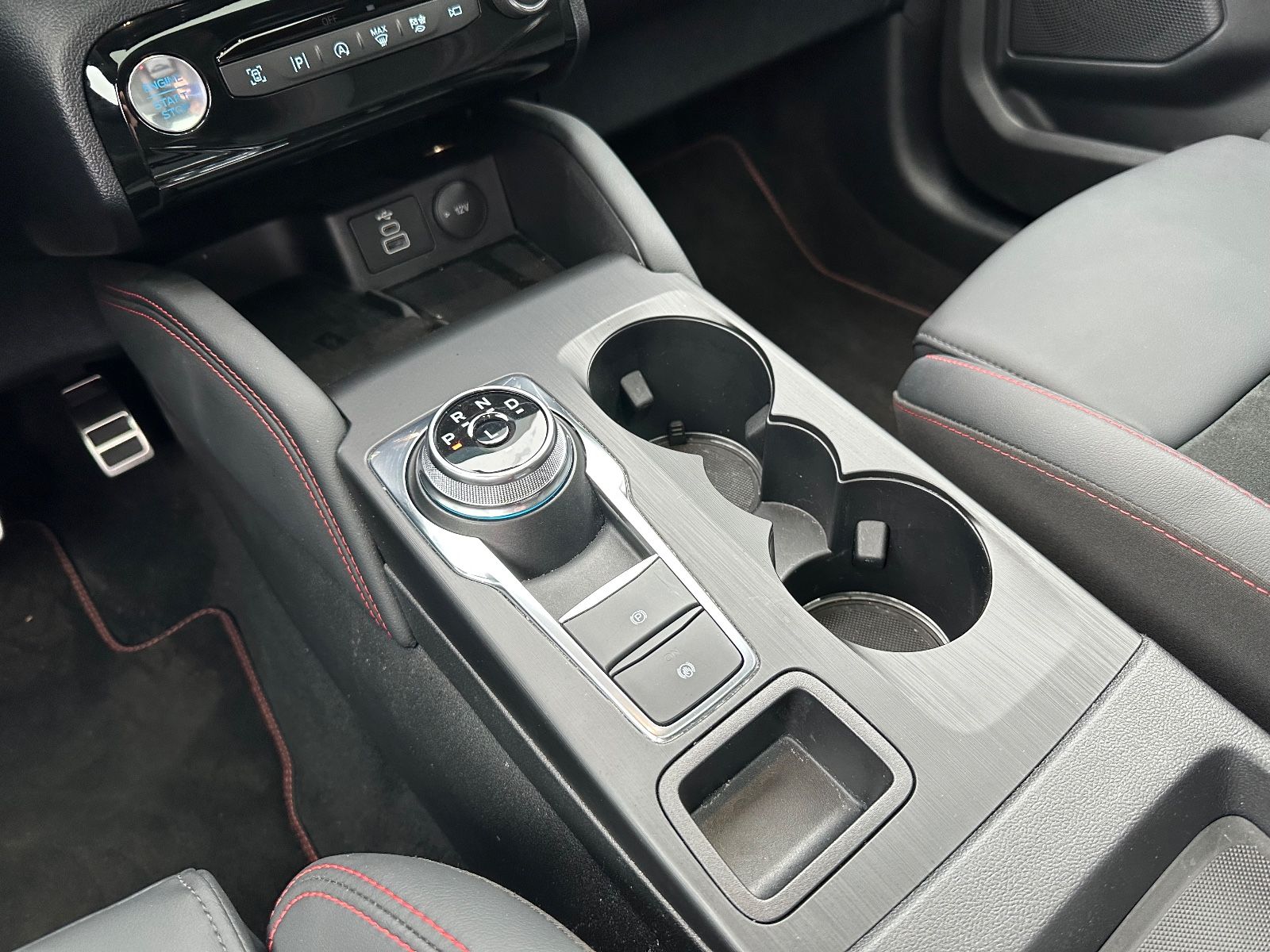 Fahrzeugabbildung Ford Kuga 1.5 EB ST Line X Pano/Matrix/HUD/B&O