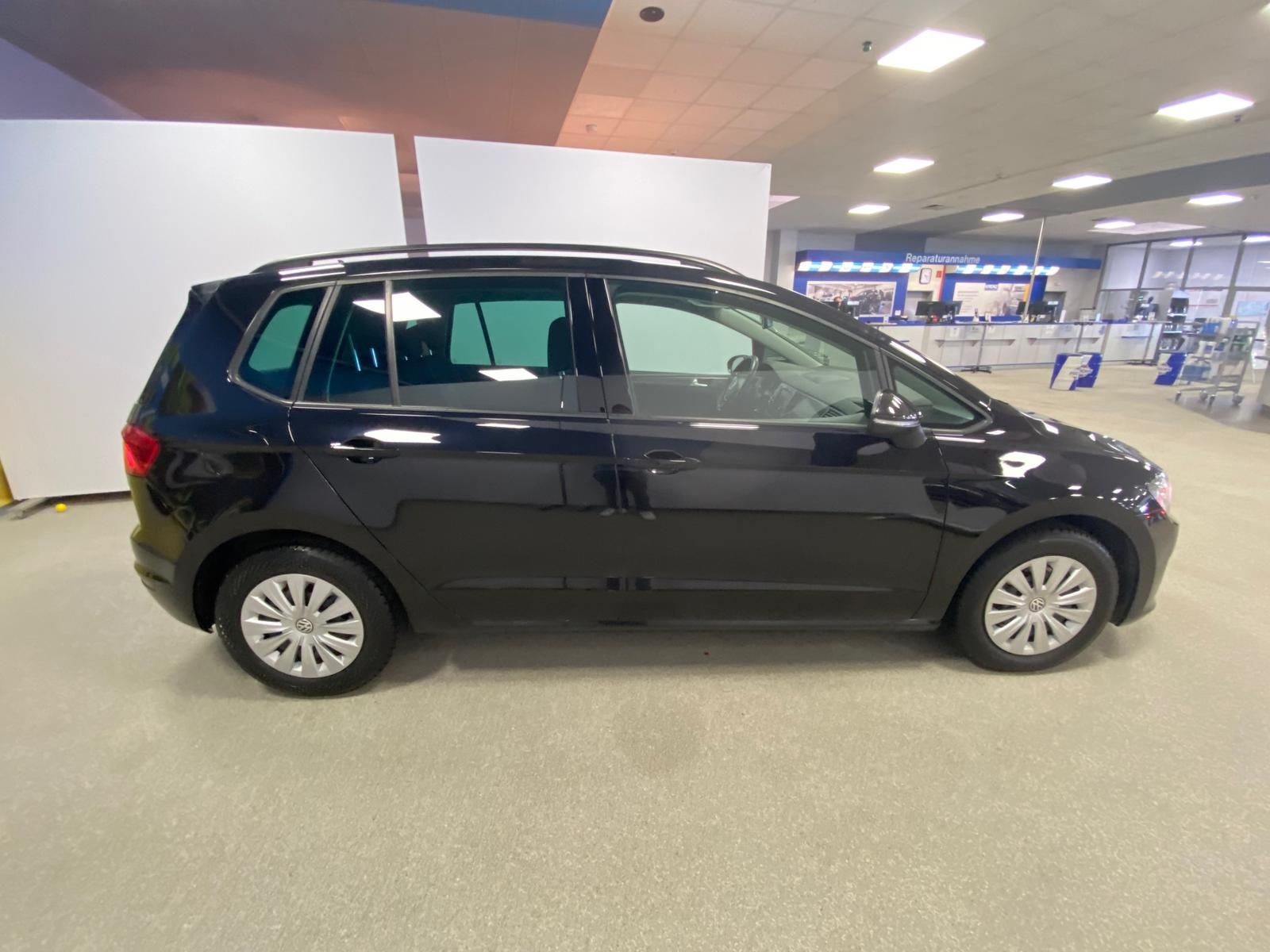 Fahrzeugabbildung Volkswagen Golf VII SPORTSVAN 1.2 TSI+ACC+SITZHEIZ+GARANTIE