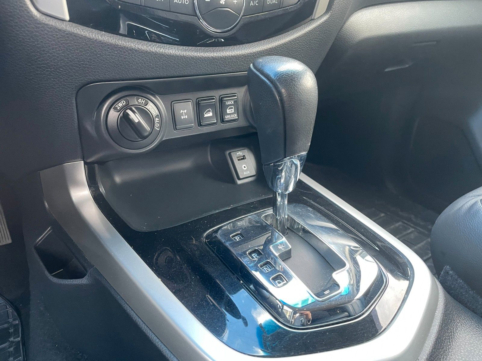 Fahrzeugabbildung Nissan Navara NP300 Tekna Double Cab 4x4