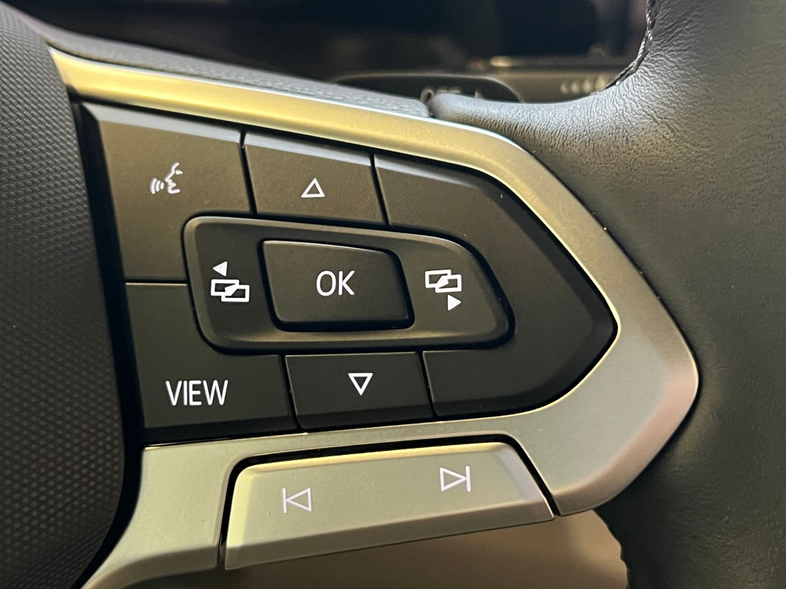 Fahrzeugabbildung Volkswagen Multivan T7 Style 2.0 TDI DSG *AHK, IQ.Light, Pa