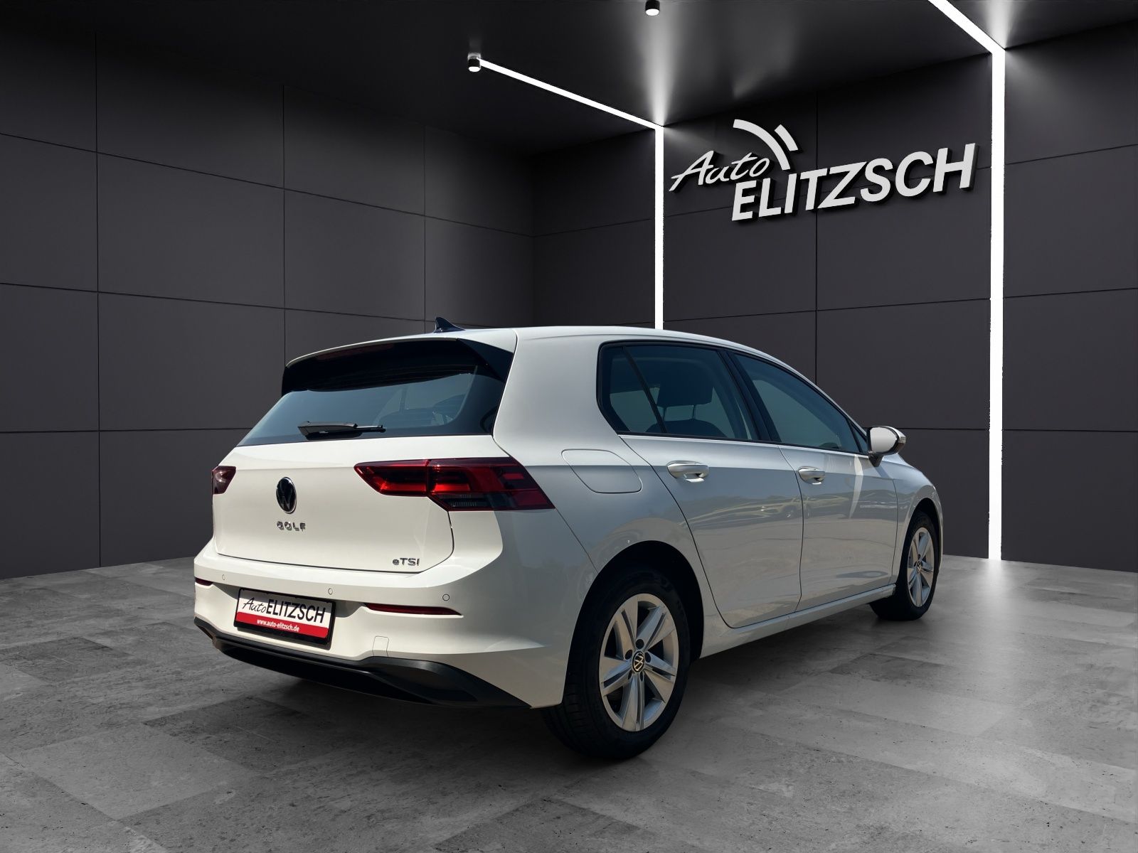 Fahrzeugabbildung Volkswagen Golf VIII eTSI Life DSG LED Navi ACC RFK