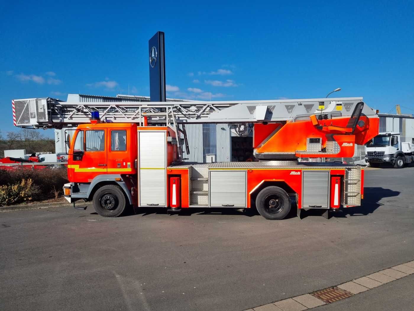 Fahrzeugabbildung MAN 15.284LC Metz DLK 23-12 Feuerwehr Drehleiter