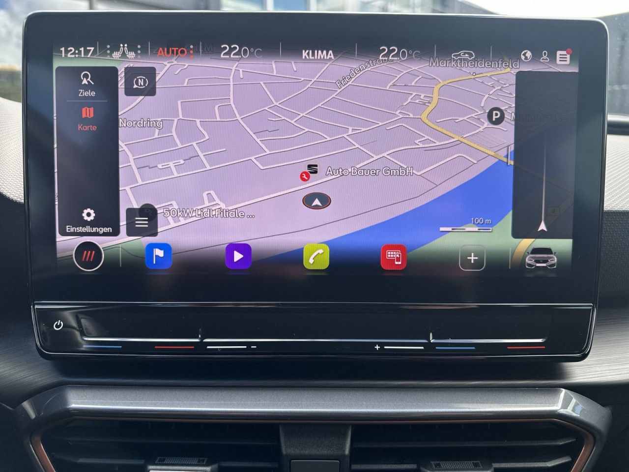 Fahrzeugabbildung CUPRA Leon VZ Sportstourer 2.0 TSI 245 PS DSG - mit KI generiert/bearbeitet