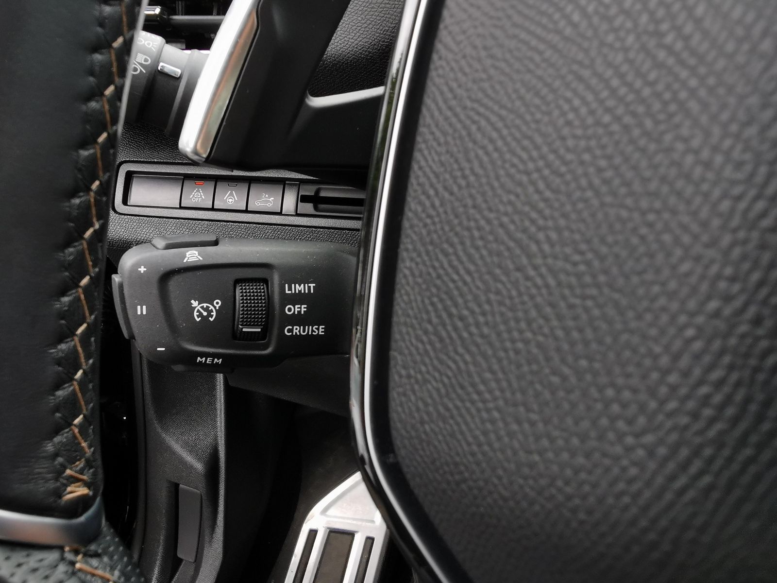 Fahrzeugabbildung Peugeot 3008 1.2 PureTech 130, GT