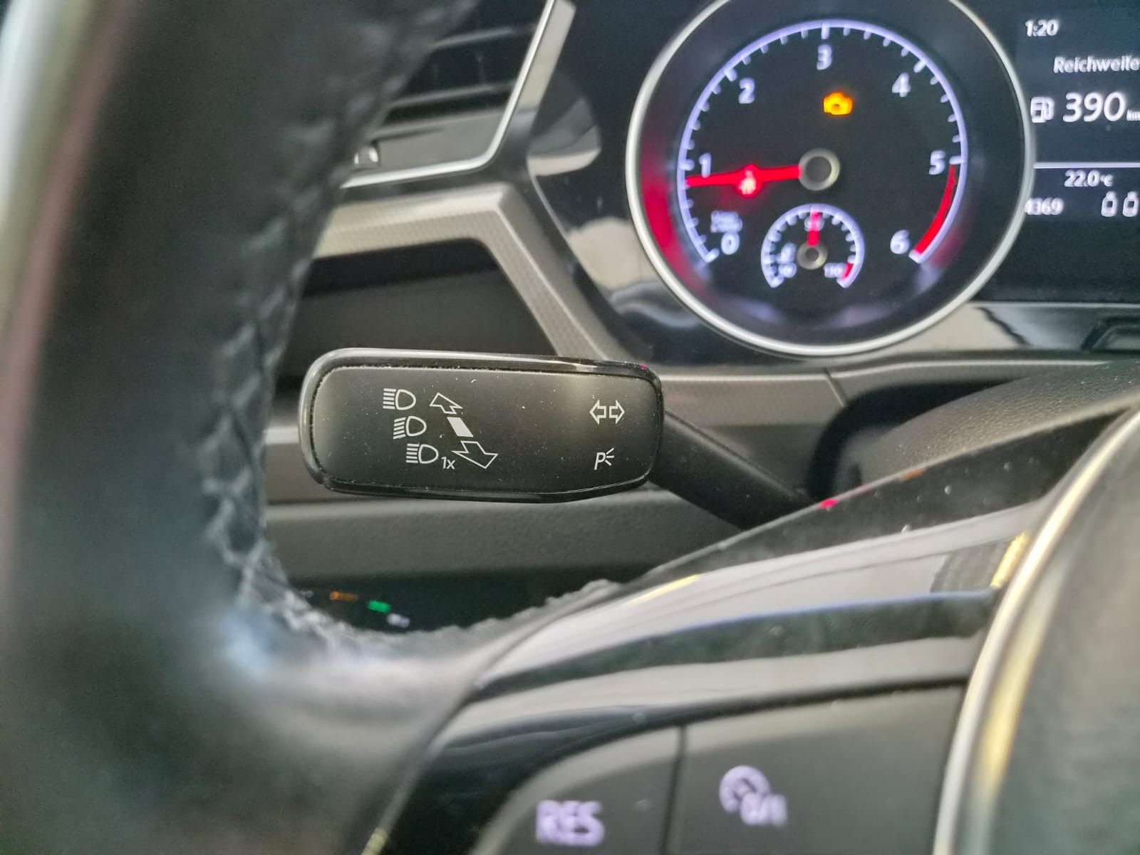 Fahrzeugabbildung Volkswagen Touran IQ.DRIVE / 1. HAND / MWST