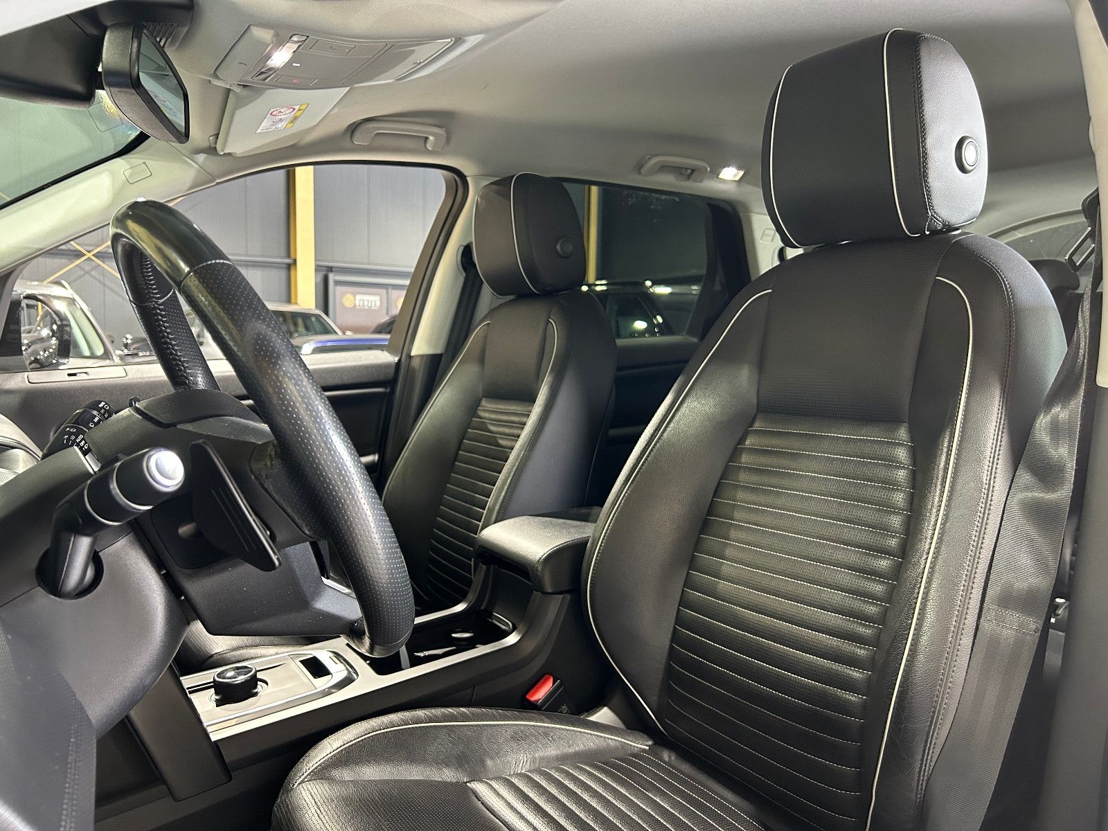 Fahrzeugabbildung Land Rover Discovery Sport SE AWD/KAMERA/NAVI/SHZ/PDC/