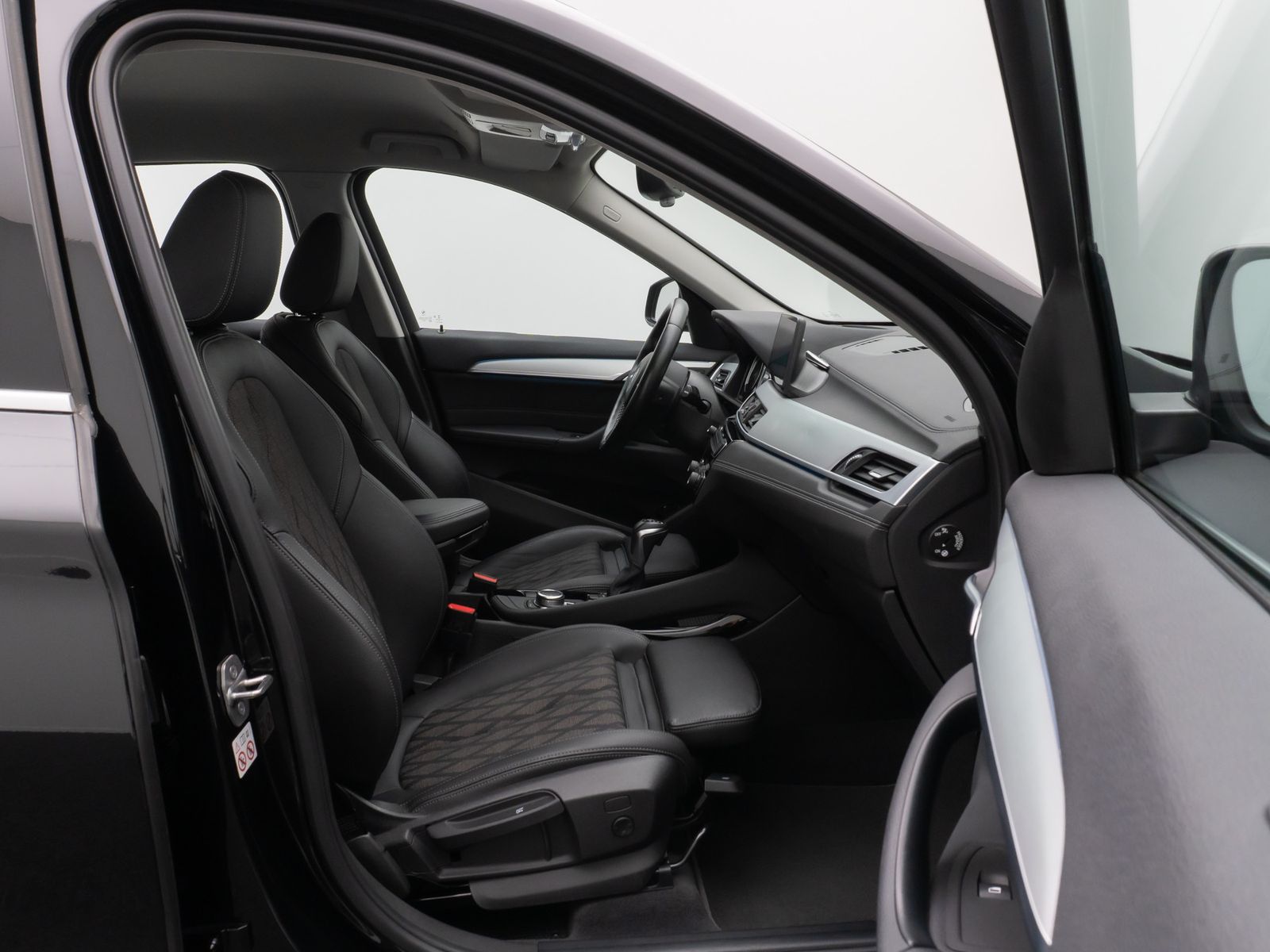 Fahrzeugabbildung BMW X1 xD25e xLine HUD DAB Parkassist Komfort Alarm