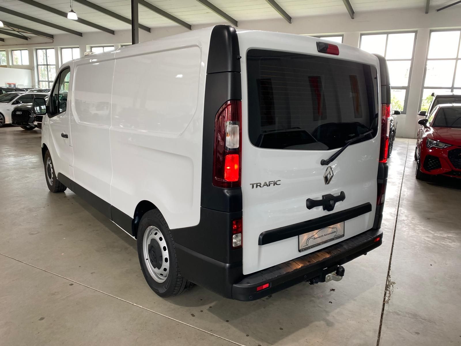 Fahrzeugabbildung Renault Trafic L2H1 2.0 dCi 145/Navi/Klima/AHK/STHZG/