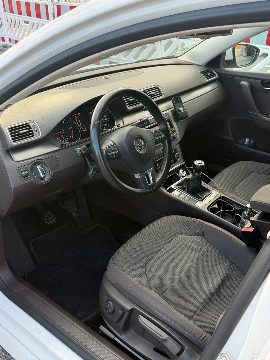 Volkswagen Passat 2011 — photo 7