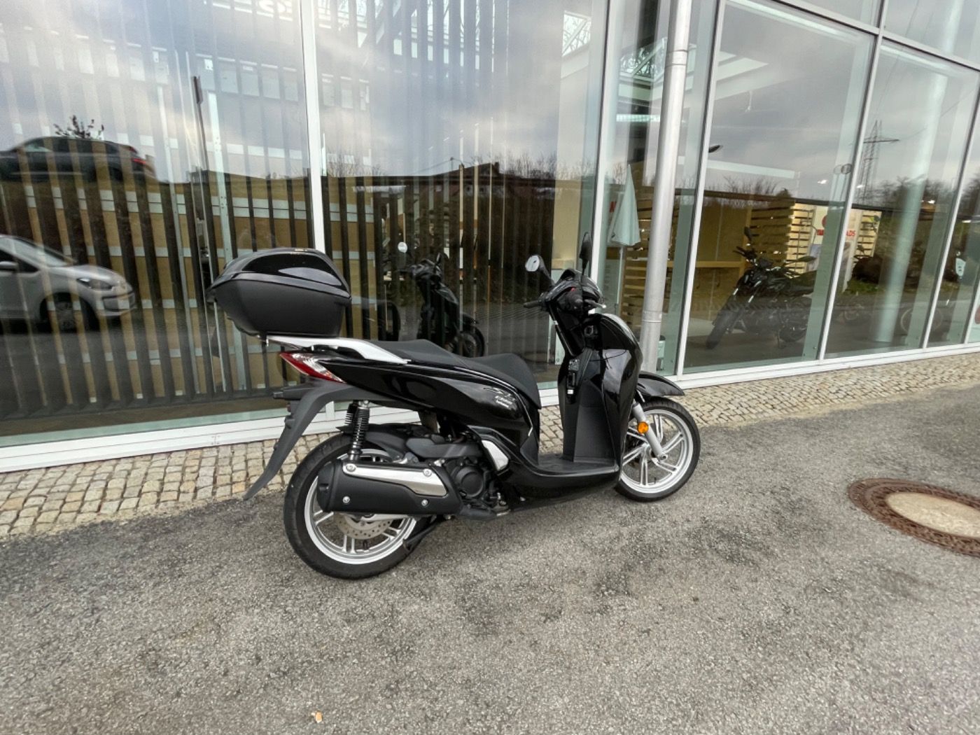 Fahrzeugabbildung Honda SH 300 A Reifen + Kupplung NEU