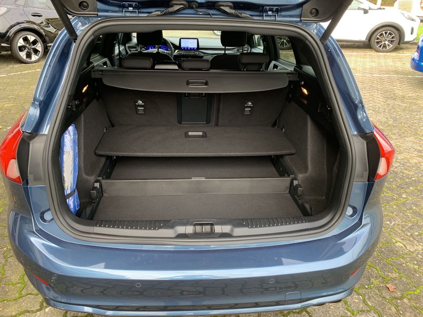 Fahrzeugabbildung Ford Focus Turnier ST-Line X 1.0 EcoBoost Mild-Hybrid