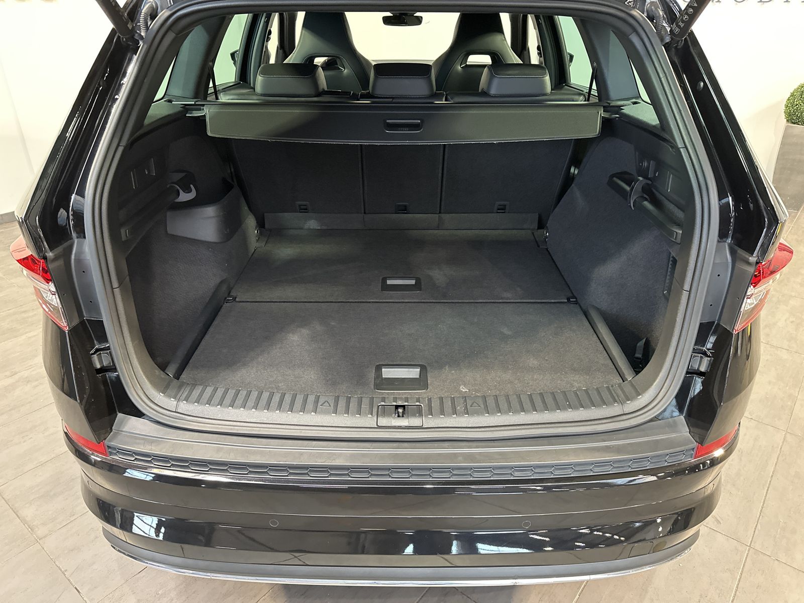 Fahrzeugabbildung SKODA Kodiaq 2.0 TDI DSG Sportline NAV+LED+KAMERA+19ZO