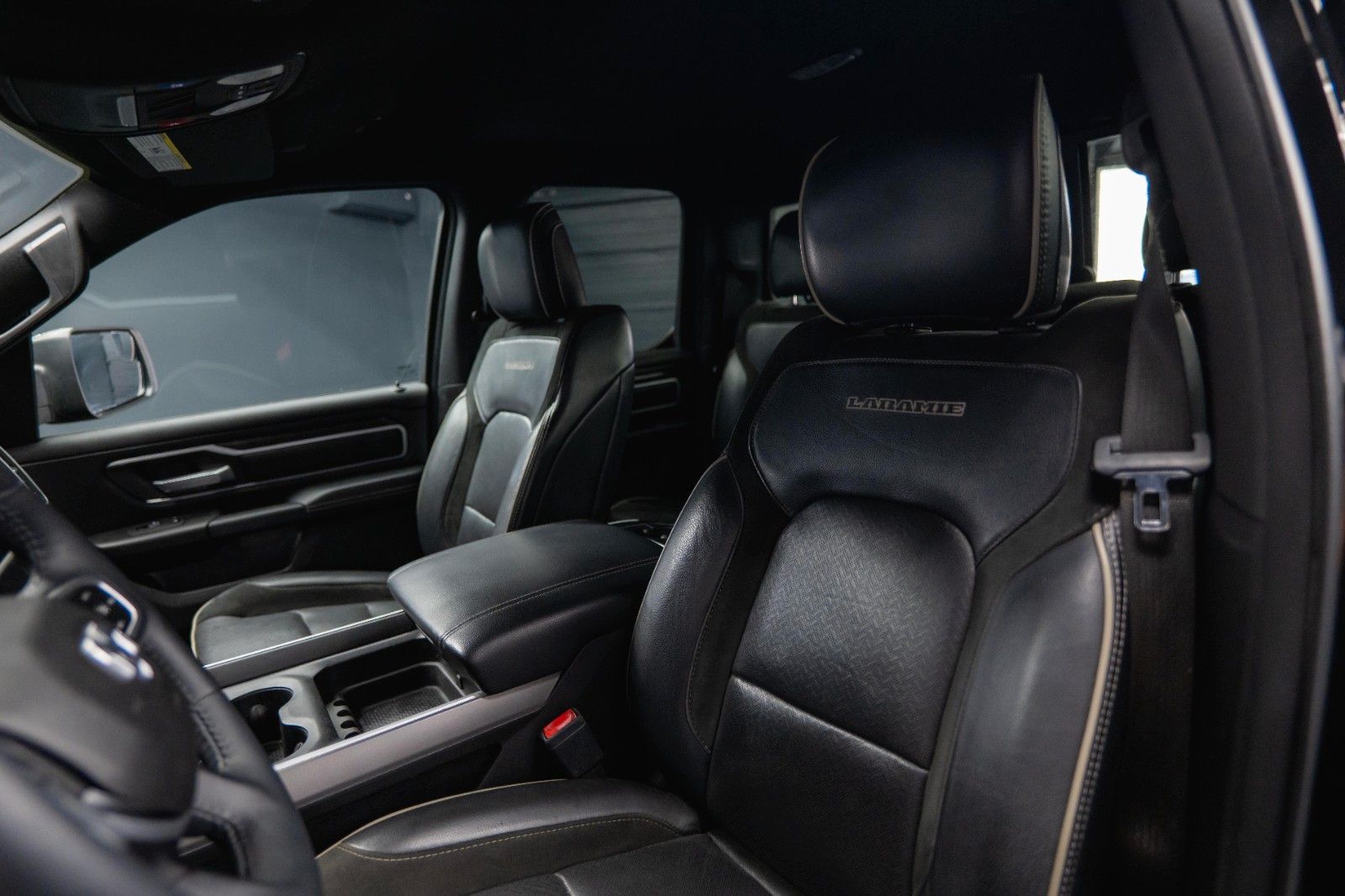 Fahrzeugabbildung Dodge RAM 5.7 V8 HEMI 4x4 Night LARAMIE LONGBED 19%