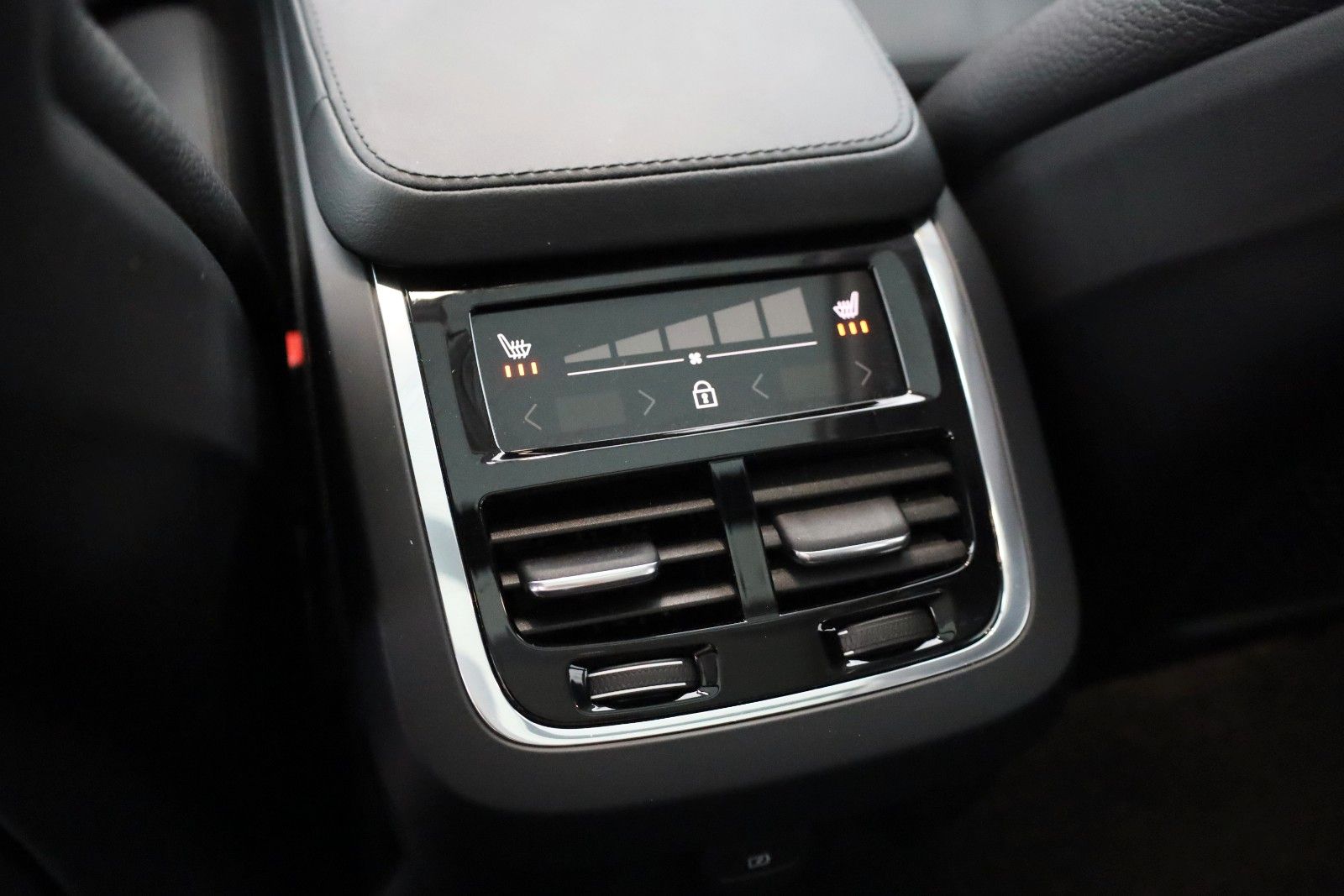 Fahrzeugabbildung Volvo V90 CC Ultimate AWD PanDach,HUD,ACC,Harman/K,AHK