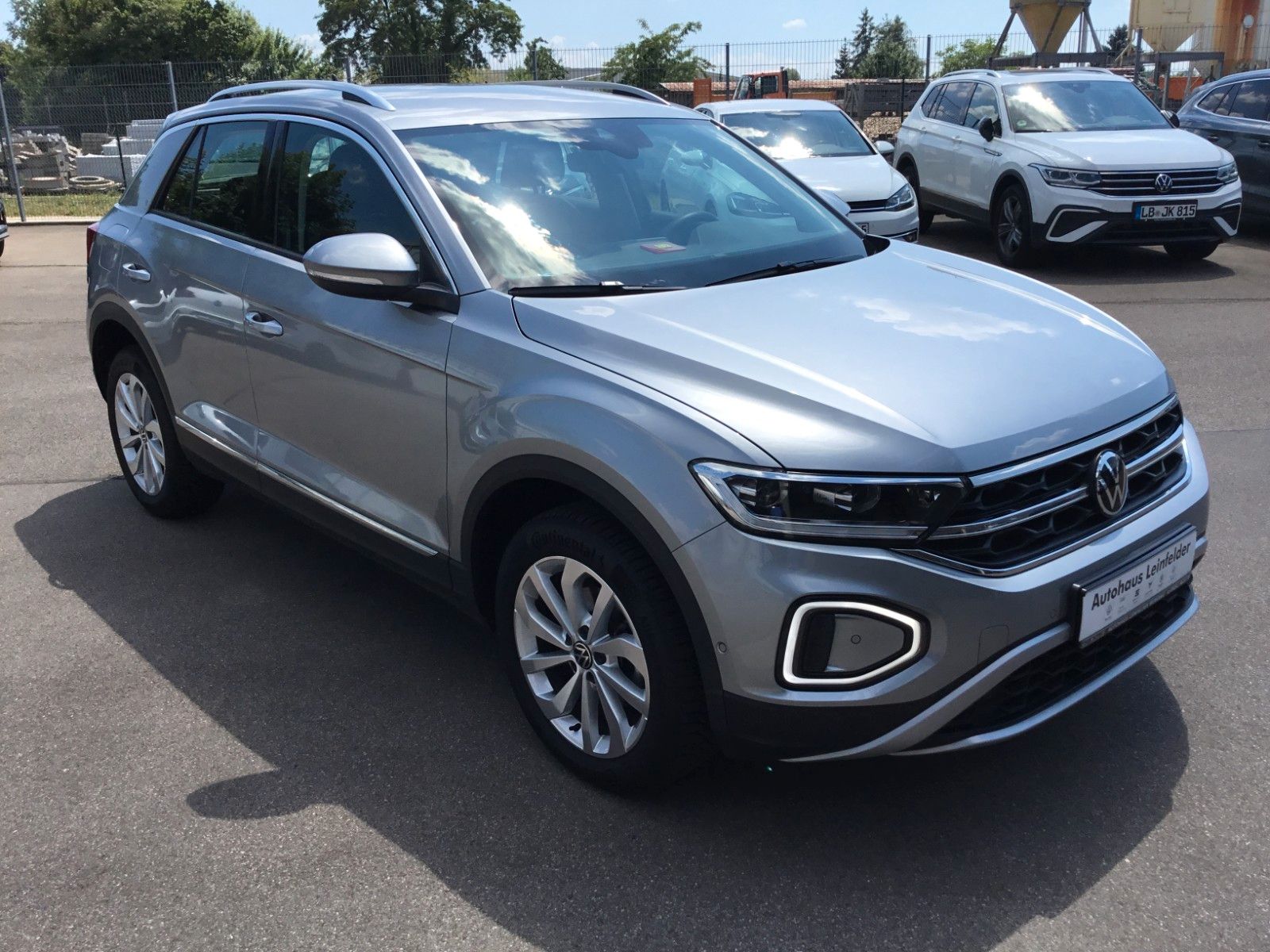 Fahrzeugabbildung Volkswagen T-Roc 1.5 TSI DSG Style+AHK+LED+ACC+17"+Kamera