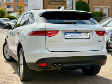 Jaguar F-Pace - 12