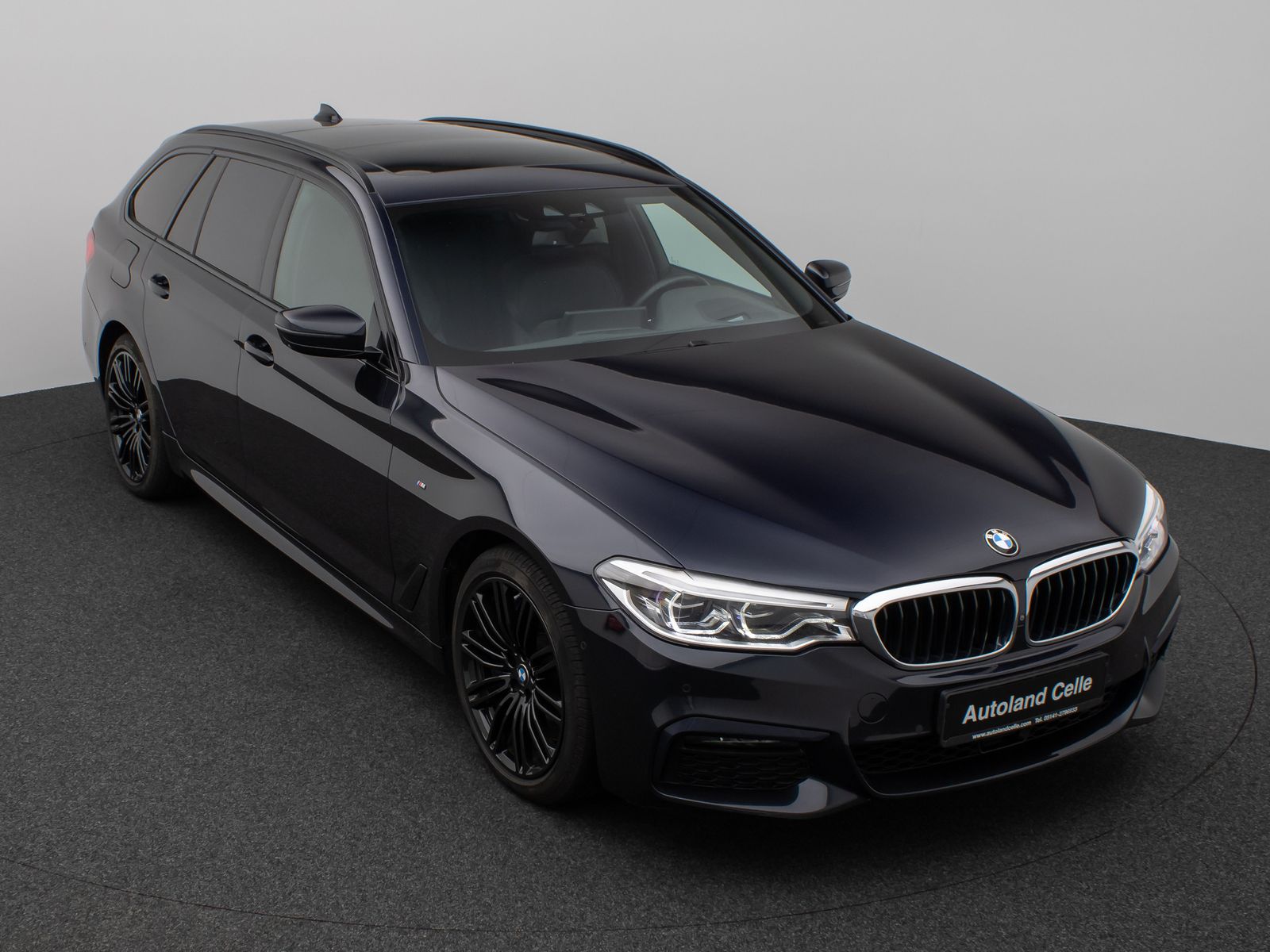 Fahrzeugabbildung BMW 540d xD M Sport Panorama 360°HUD SoftCl Massage