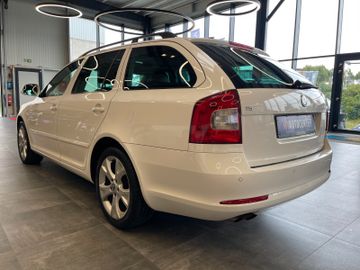 Skoda Octavia Combi Elegance DSG *NAVI*XENON*PDC*