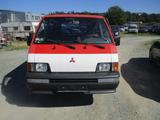 Mitsubishi L300 - Mitsubishi L300: Van