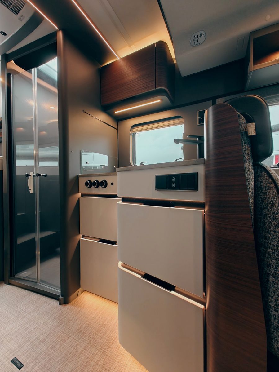 Fahrzeugabbildung HYMER / ERIBA / HYMERCAR B-KLASSE MC T 680 X - PTS SELENITGRAU MAGNO