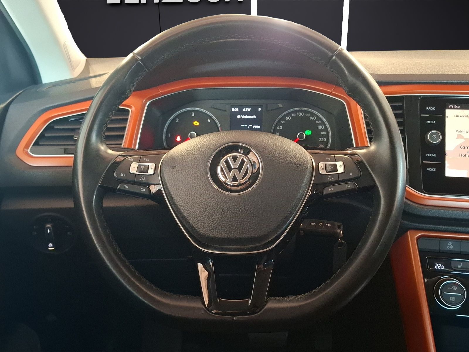 Fahrzeugabbildung Volkswagen T-Roc TDI Style 4M LED Navi AHK ACC SH