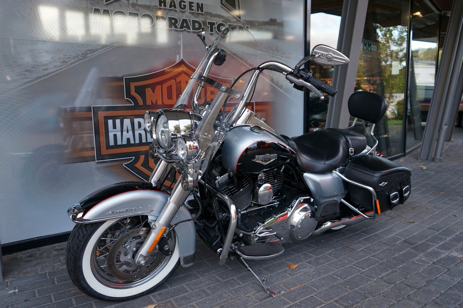 Fahrzeugabbildung Harley-Davidson Road King Classic mit Jekill & Hyde, Ape Lenker