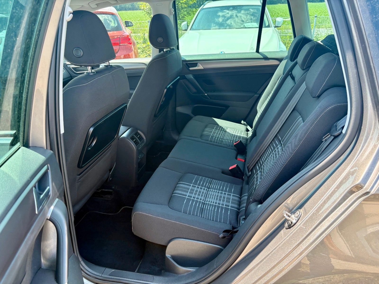 Fahrzeugabbildung Volkswagen Golf Sportsvan 2.0 TDI VII Lounge Xenon AHK ACC