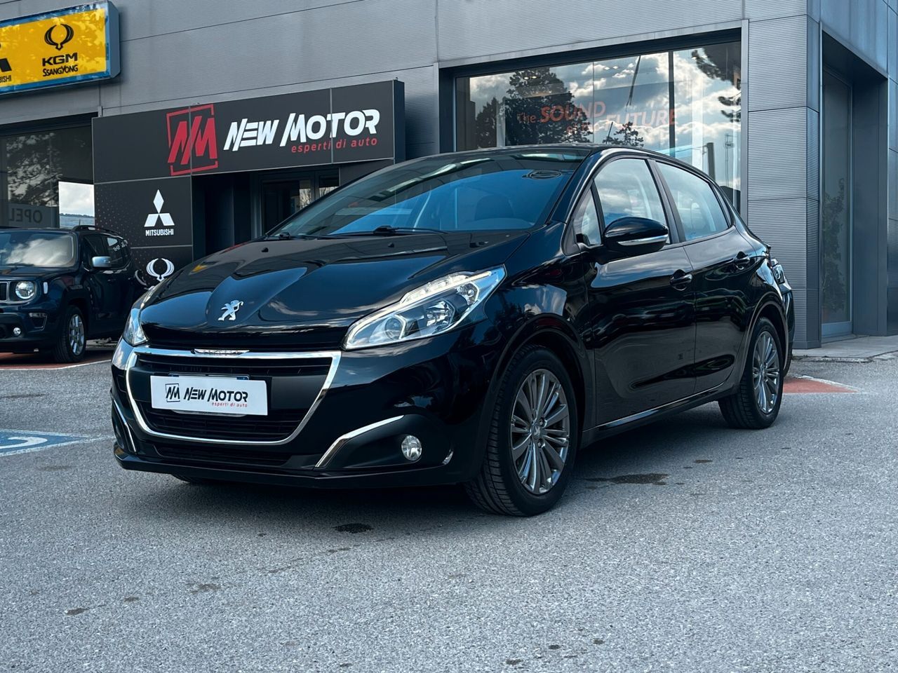 PEUGEOT 208