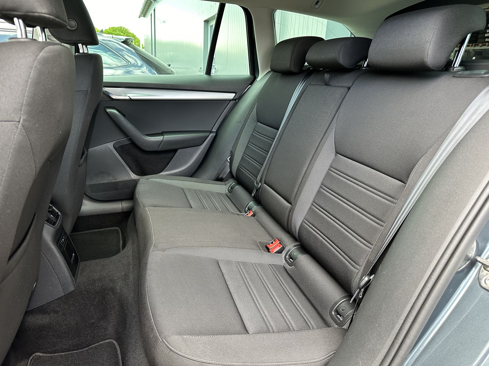 Fahrzeugabbildung SKODA Octavia Combi 2.0 TDI DSG Tour NAV+LED+ACC+DAB