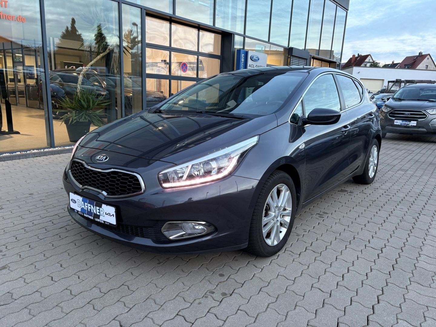 Fahrzeugabbildung Kia Ceed FIFA World Cup Edition Navi Mehrzonenklima