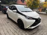 Toyota Aygo AYGO x-play °NAVI°SITZHEIZ°KLIMA°KAMERA° - weiße Toyota Aygo (X)