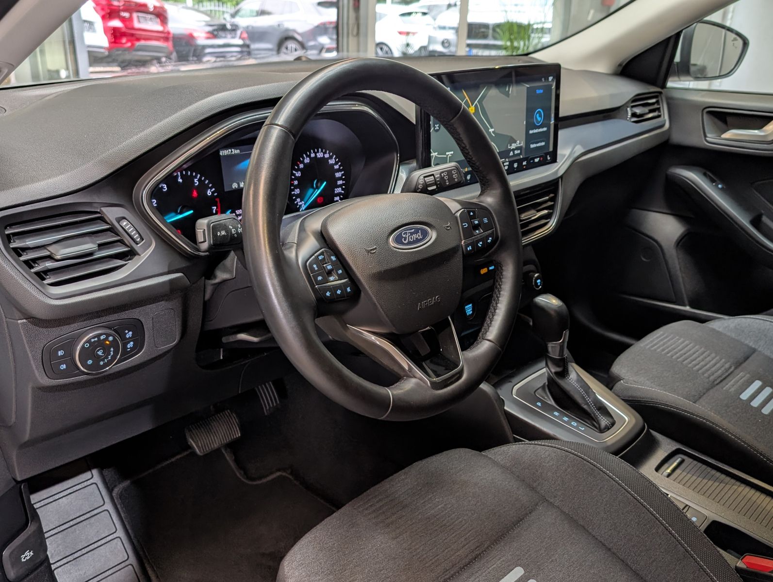 Fahrzeugabbildung Ford Focus Limo EB Active SHz LED Navi ACC Kamera 17"
