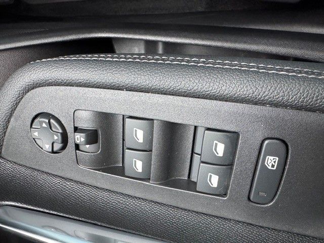 Fahrzeugabbildung Opel Mokka 1.2 Turbo Ultimate KlimaA,Navi,SHZ,ACC,PDC
